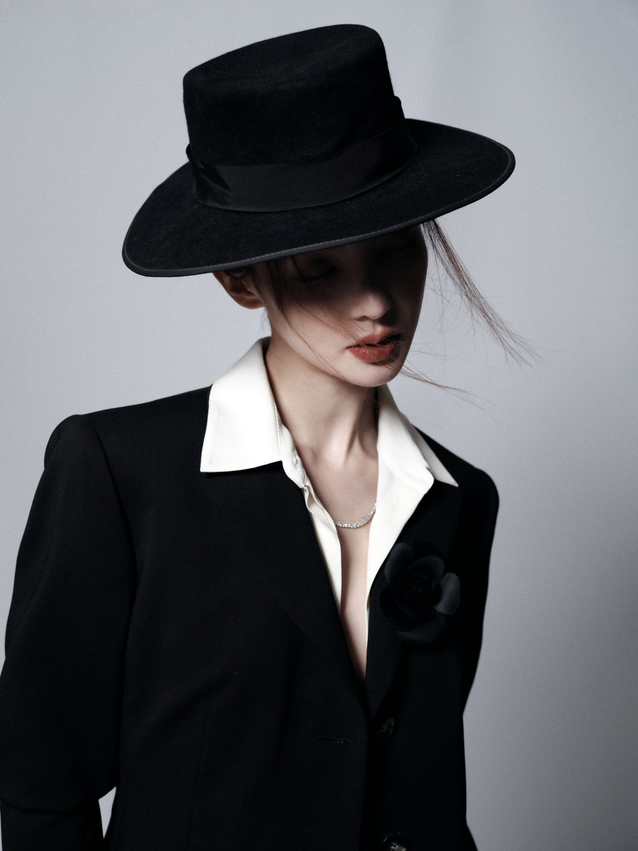 金晨西装造型穿搭写真,又美又飒!