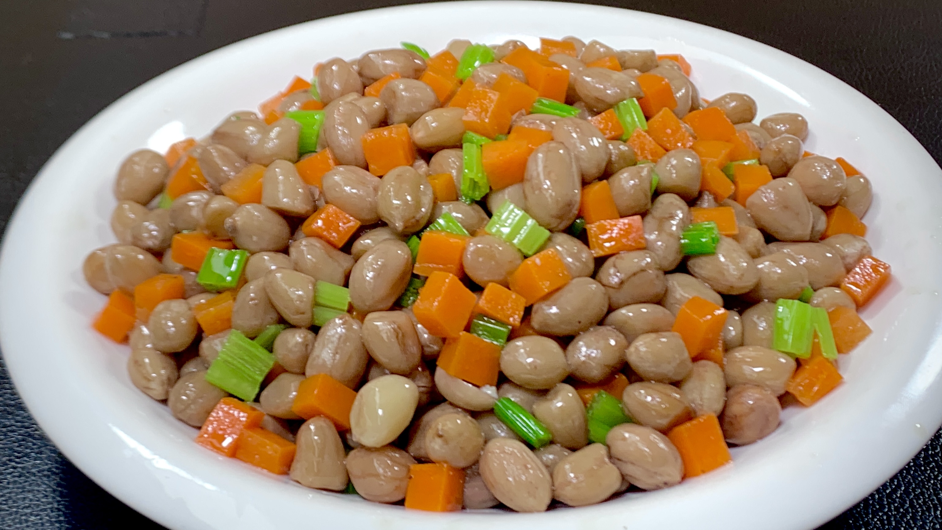 饭店卖三十八的凉拌花生米，在家做成本不超过十元，技巧全在这