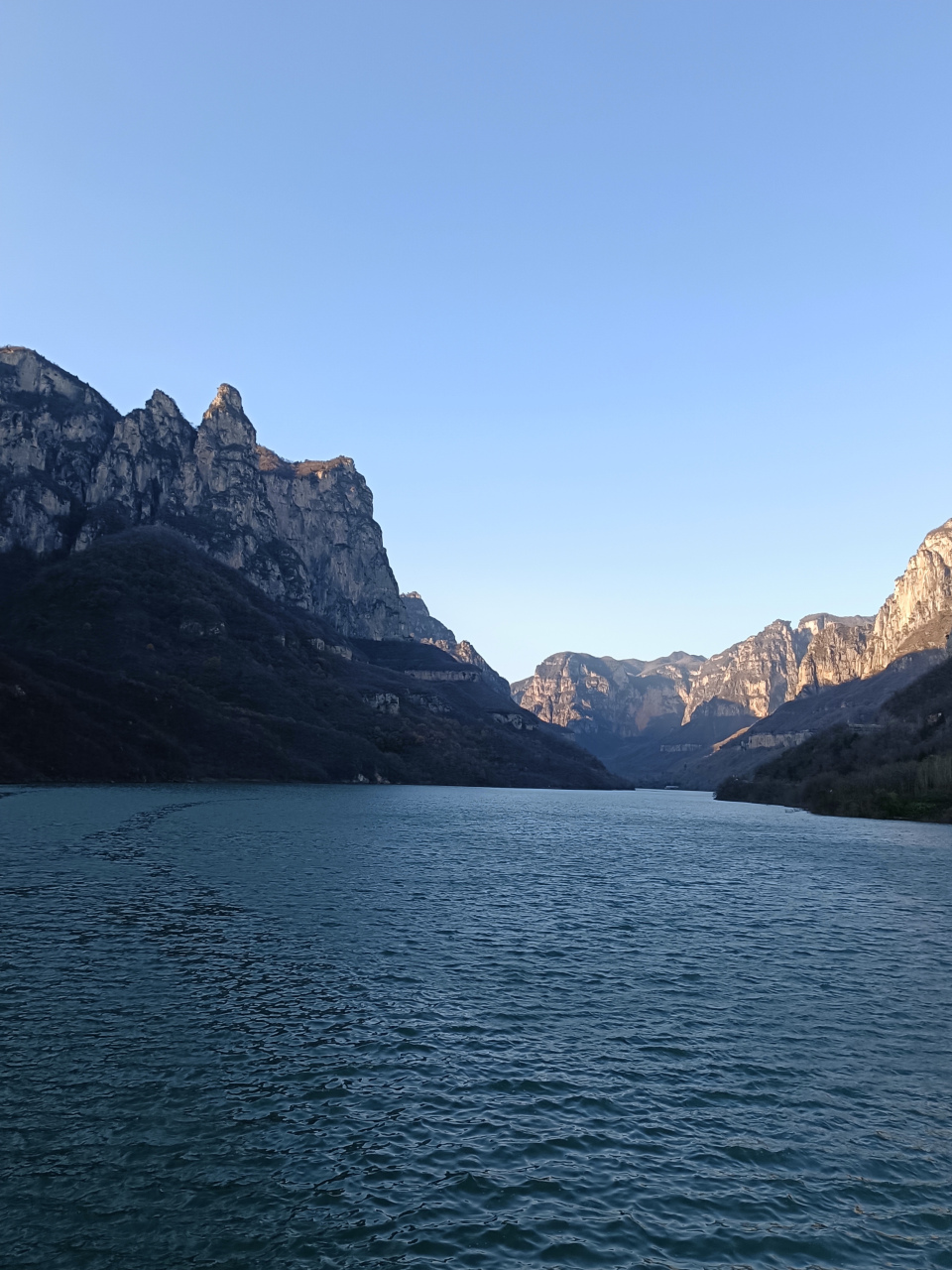 游云台山子房湖       子房湖又叫"平湖".