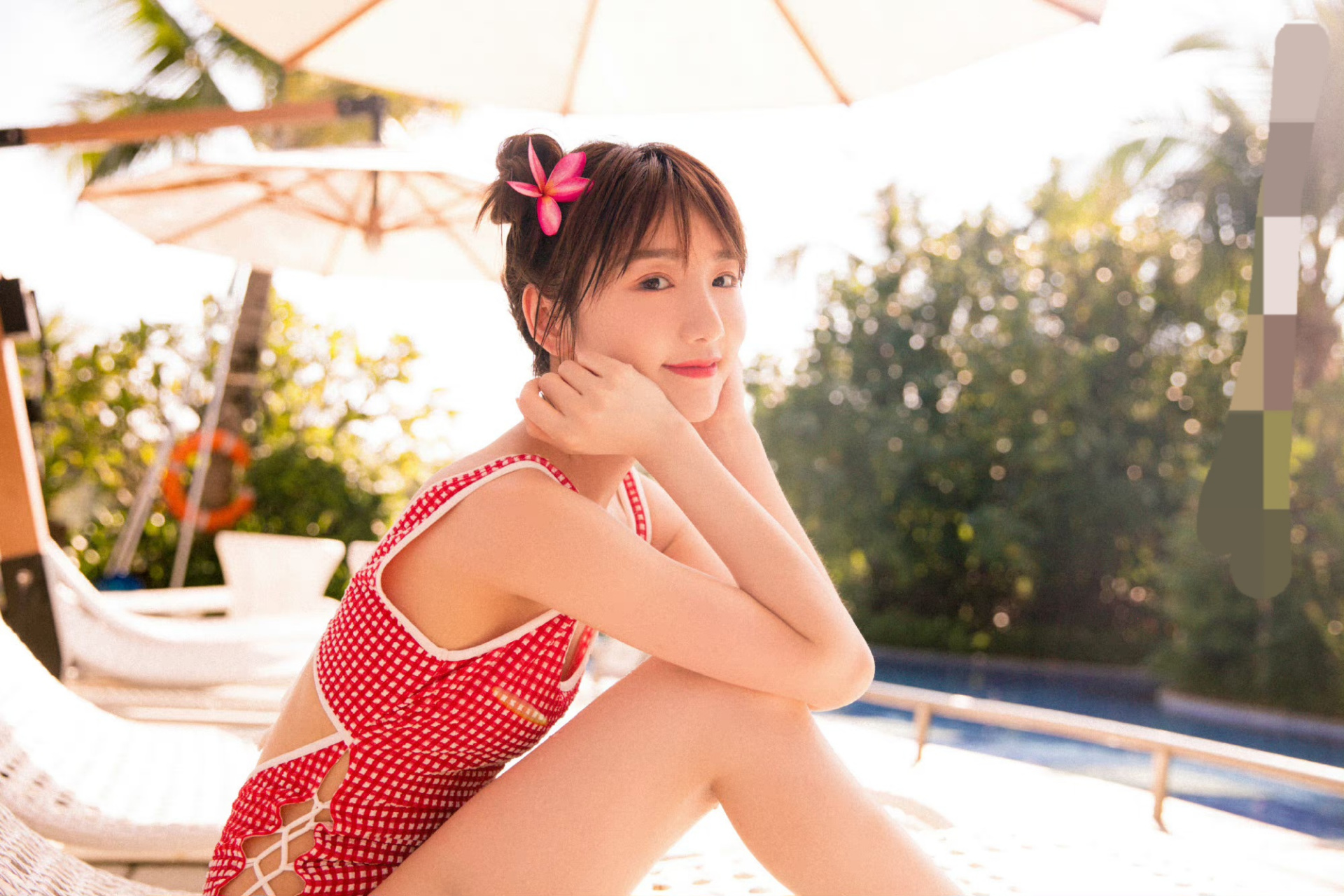 一起来回顾毛晓彤经典泳装写真!