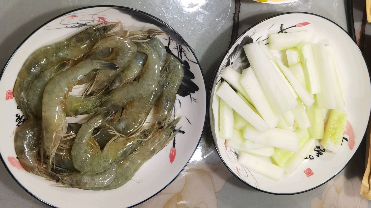 纸包虾、藤椒+咖喱味,有藤椒的辣和咖喱的香,用纸包做法更健康