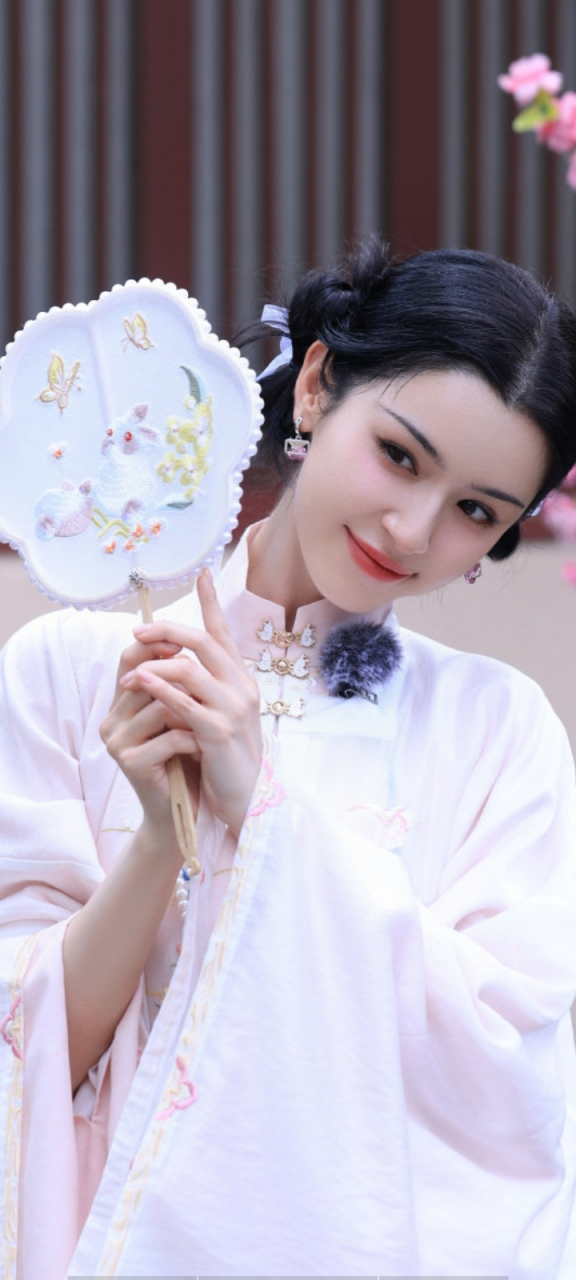 哈妮克孜高清壁纸头像(十八)[亲吻]