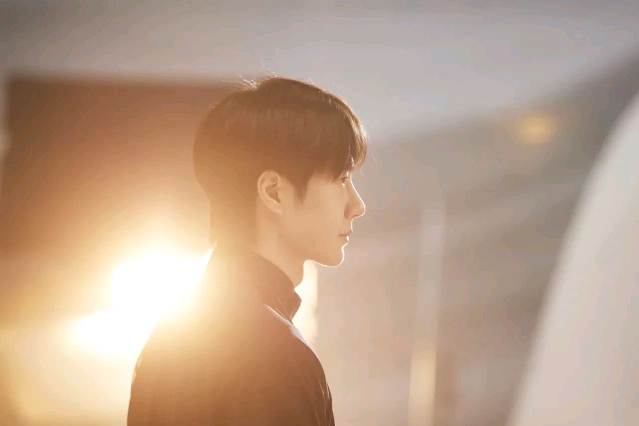 王一博黑白两色造型,仙气飘飘,舞之魅力