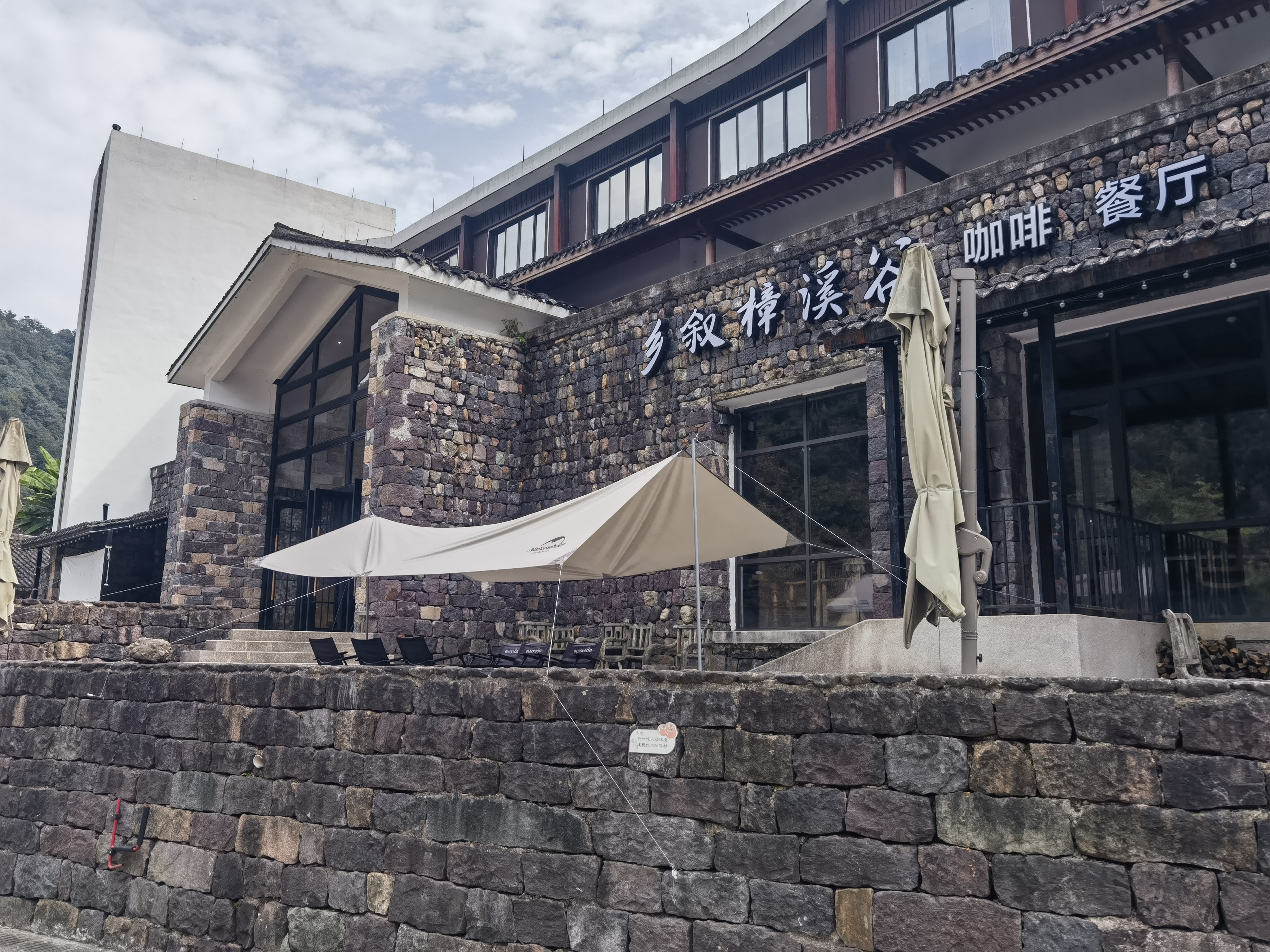 探访历史悠久的李家坑村:古韵与现代元素的完美融合