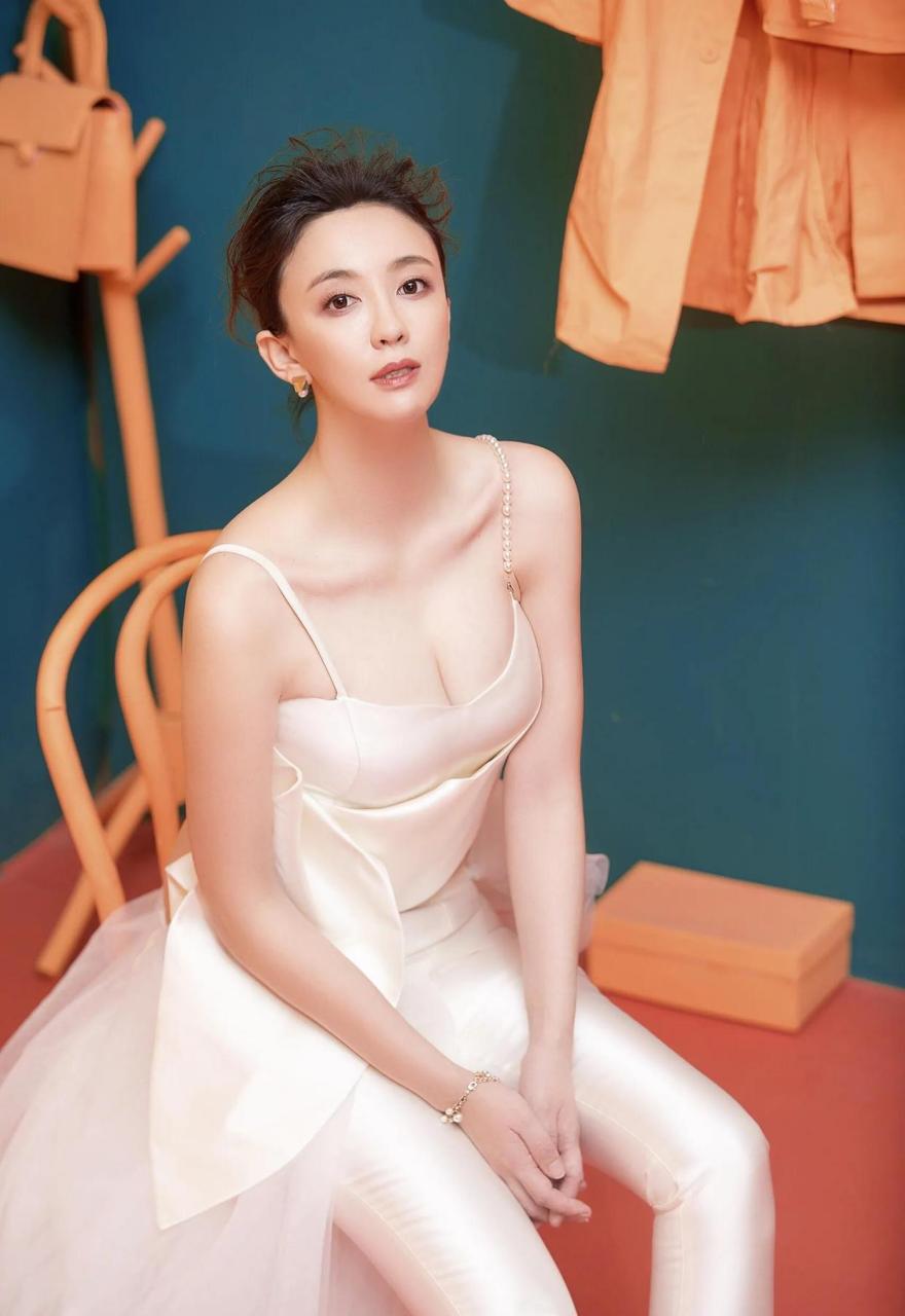 80后的吕佳容已是38岁了,却拥有一副好身材,令人羡慕不已.