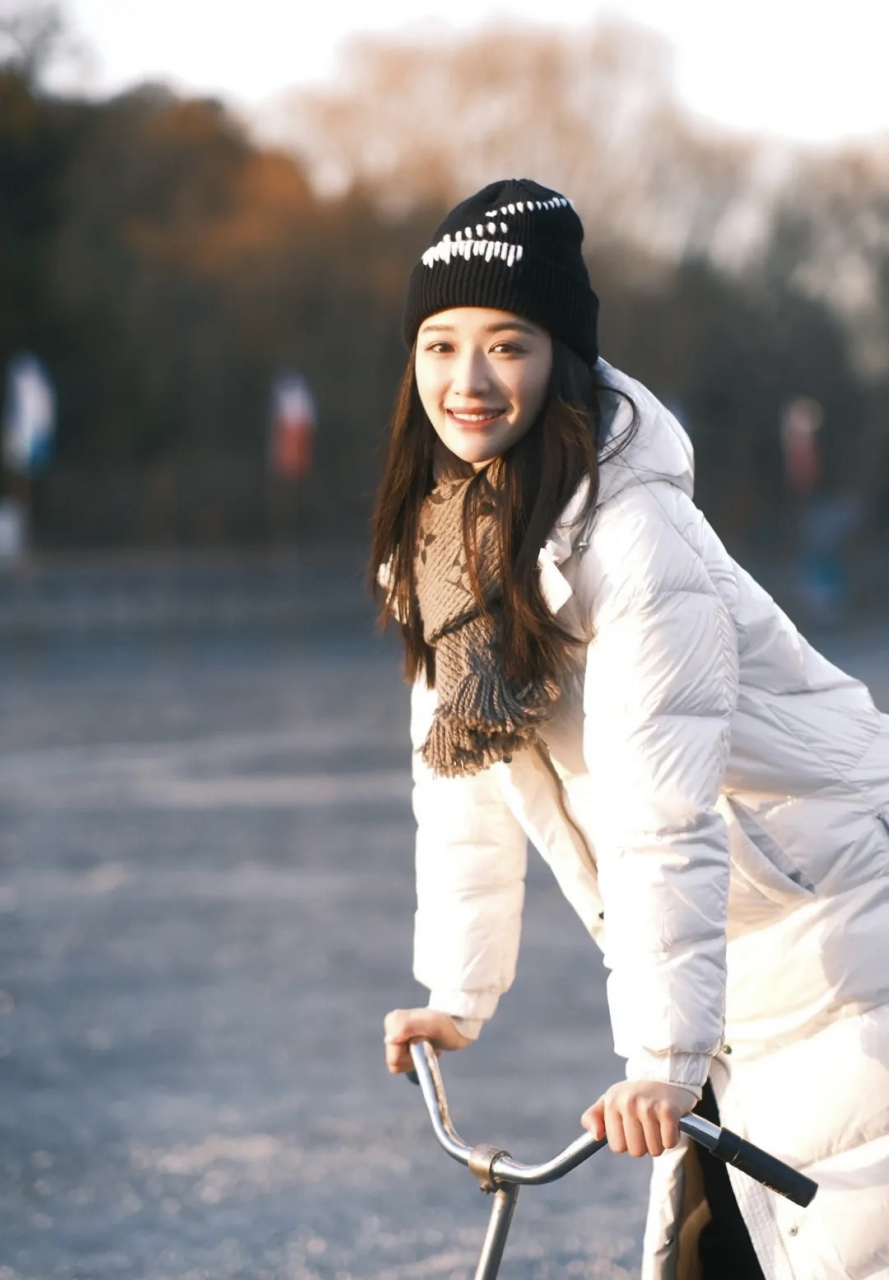 1994年2月6日出生湖南省湘潭市,毕业于中央戏剧学院,中国内地女演员