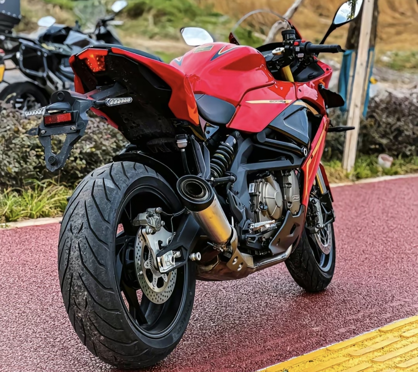 qjmotor赛600改款图片