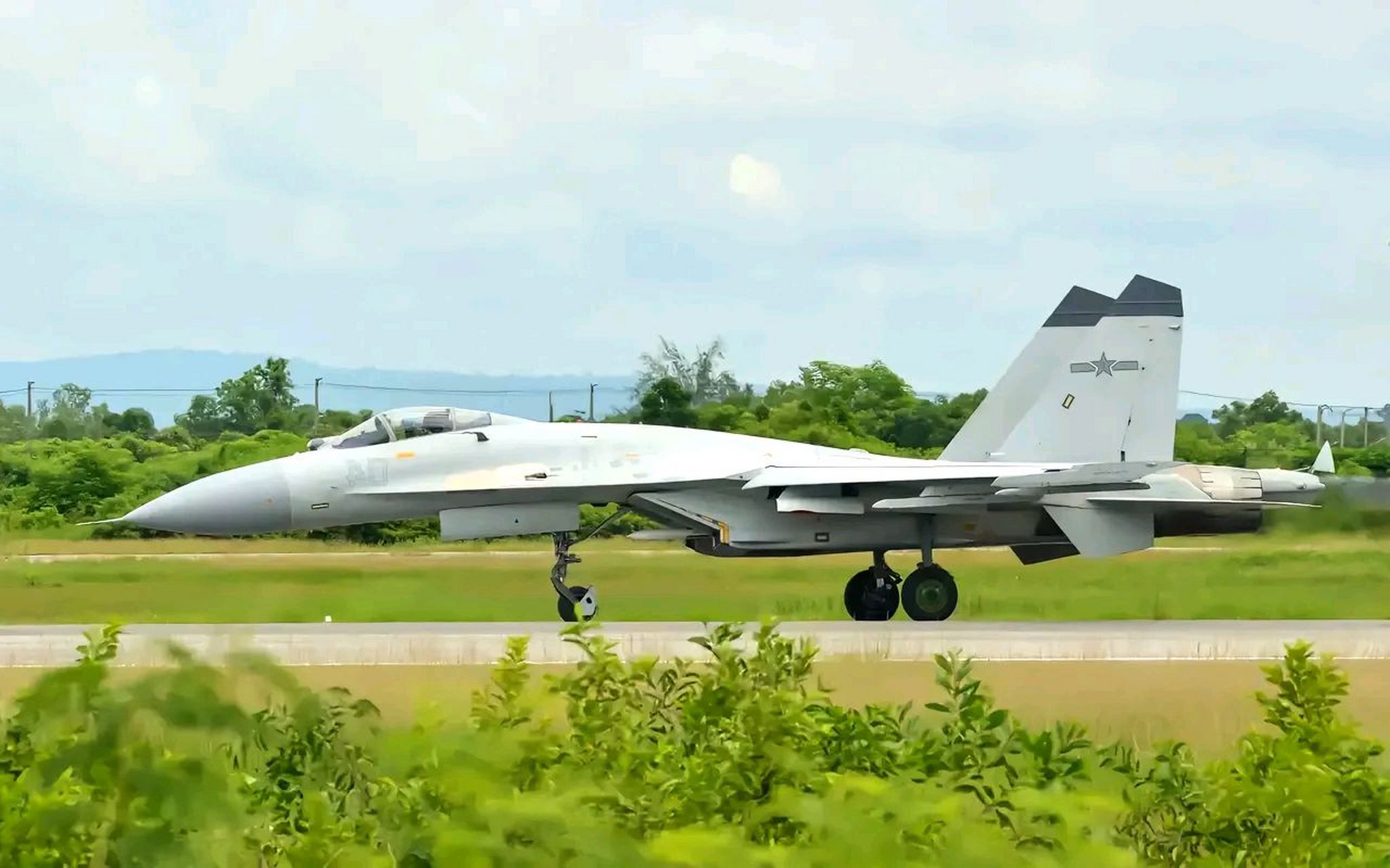 歼11bgh成最强侧卫,综合作战能力超越苏35与歼16!