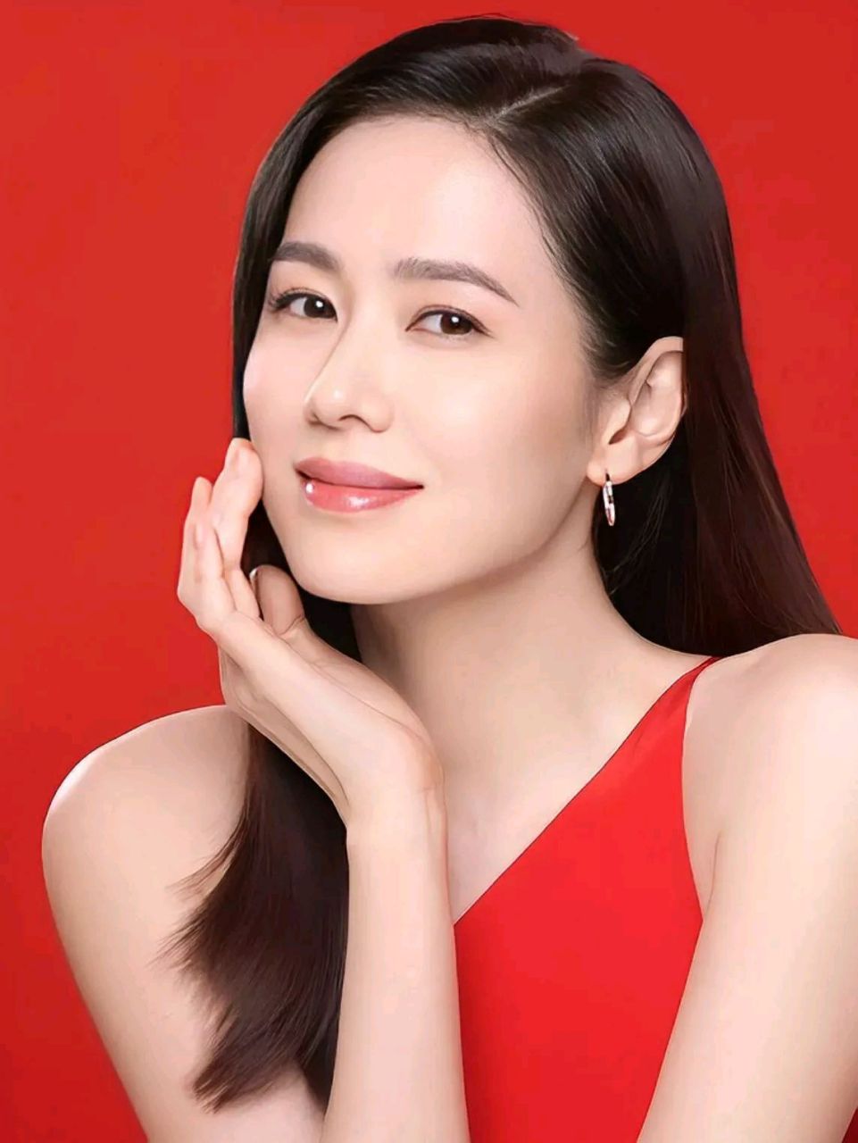 1982年1月11日出生于韩国庆尚北道大邱市,是韩国难得的纯天然美女