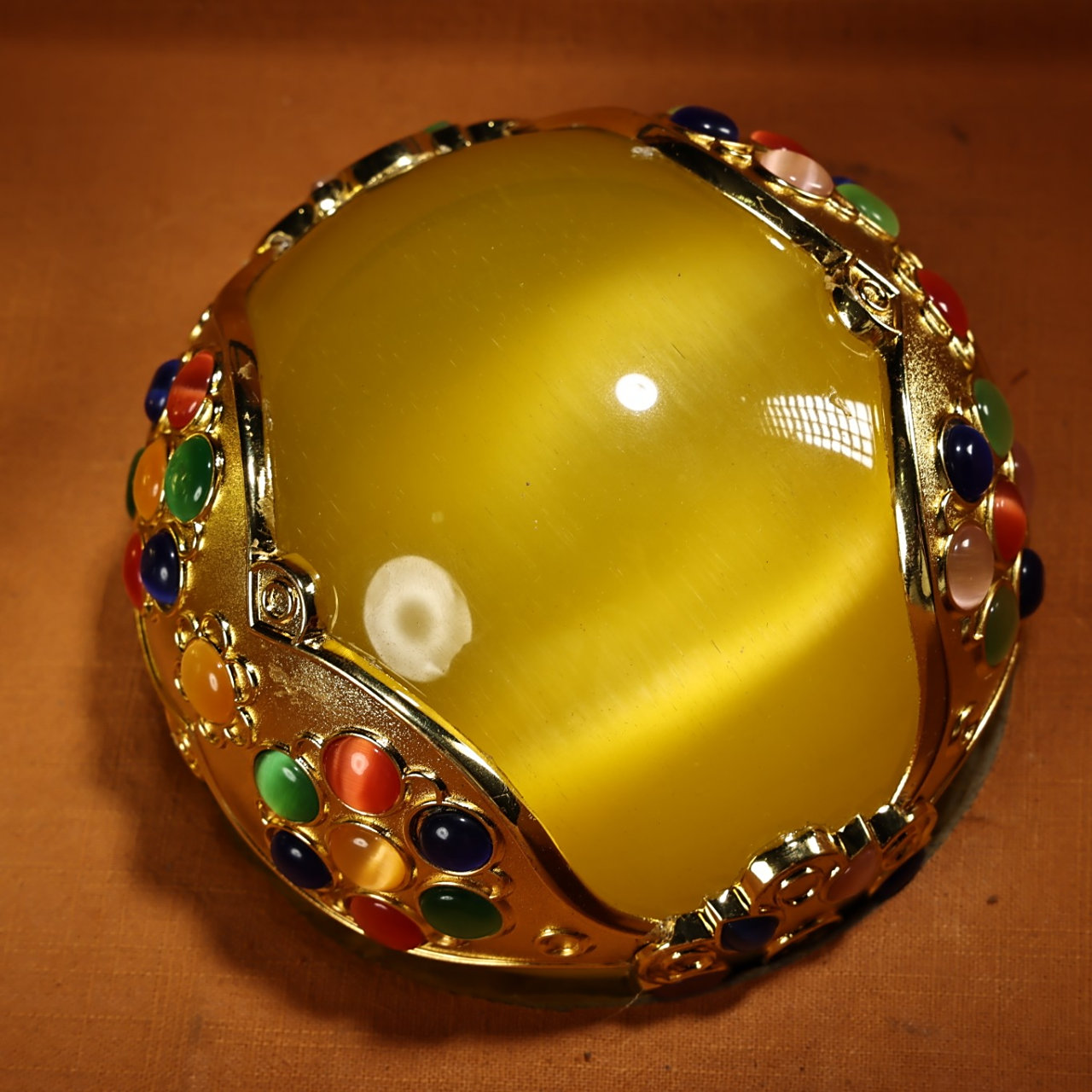 珍品旧藏收罕见极品猫眼石镶嵌宝石球一对 保存完好 配老彩绘漆器官箱