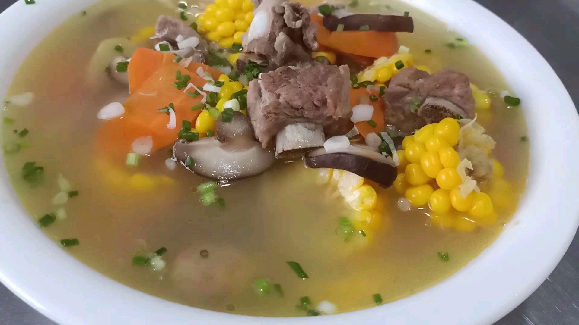 大厨教你:“排骨玉米汤”的正确做法,汤鲜味美,排骨软烂脱骨