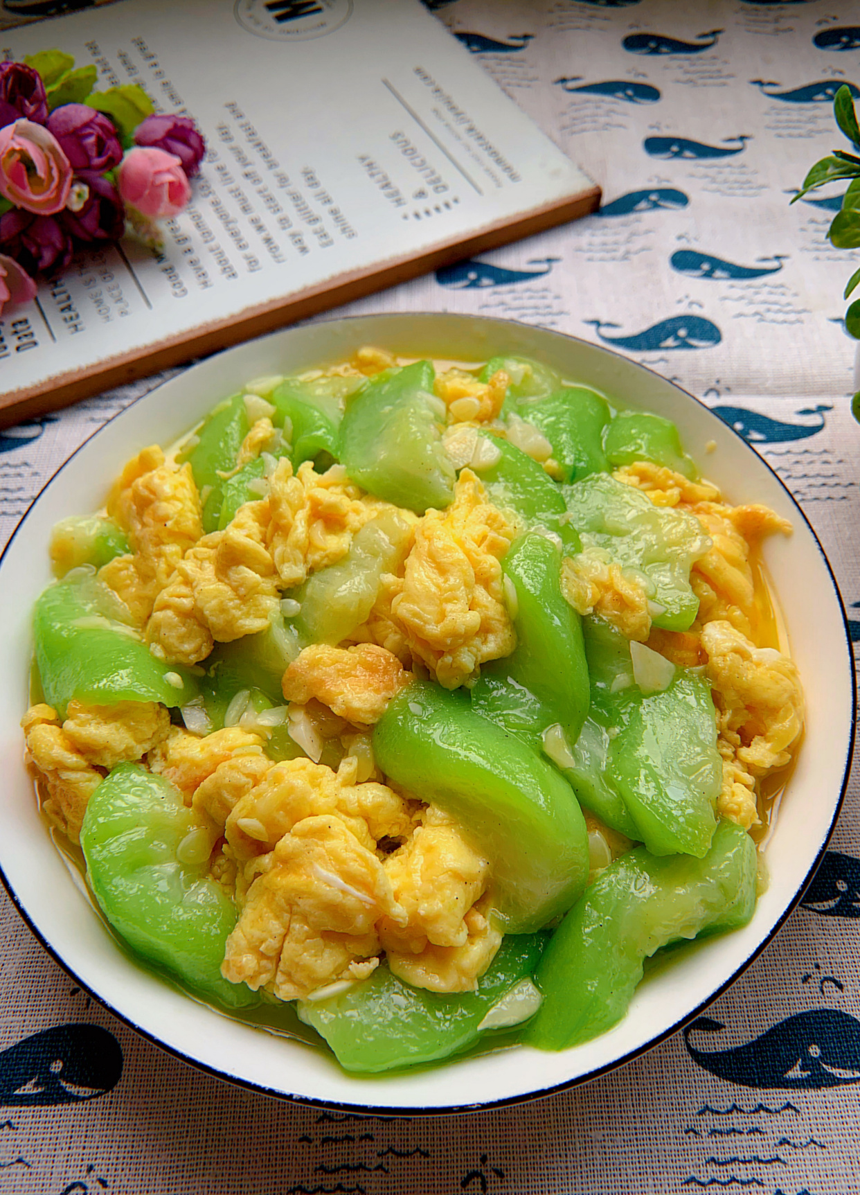 丝瓜炒鸡蛋,不要直接下锅炒,多做这2步,丝瓜翠绿,鸡蛋嫩滑!