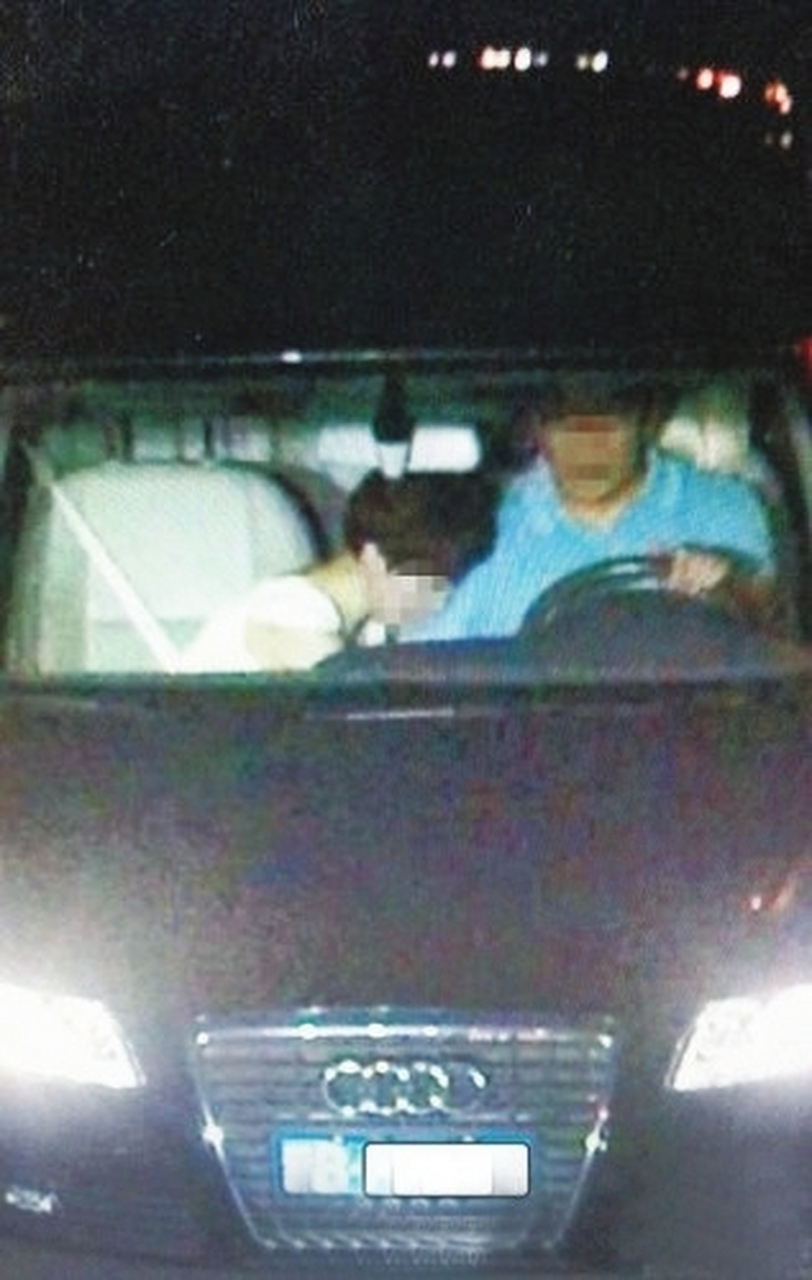 河北沧州,王强和情人唐丽相约见面,二人在车上为爱鼓掌,事后唐丽突发