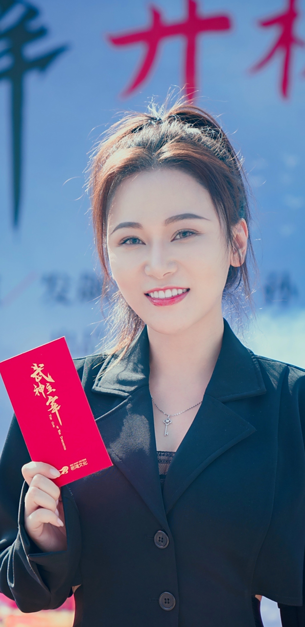 何雨桐高清手机壁纸(二) 清纯与性感只差一身衣服和发型.