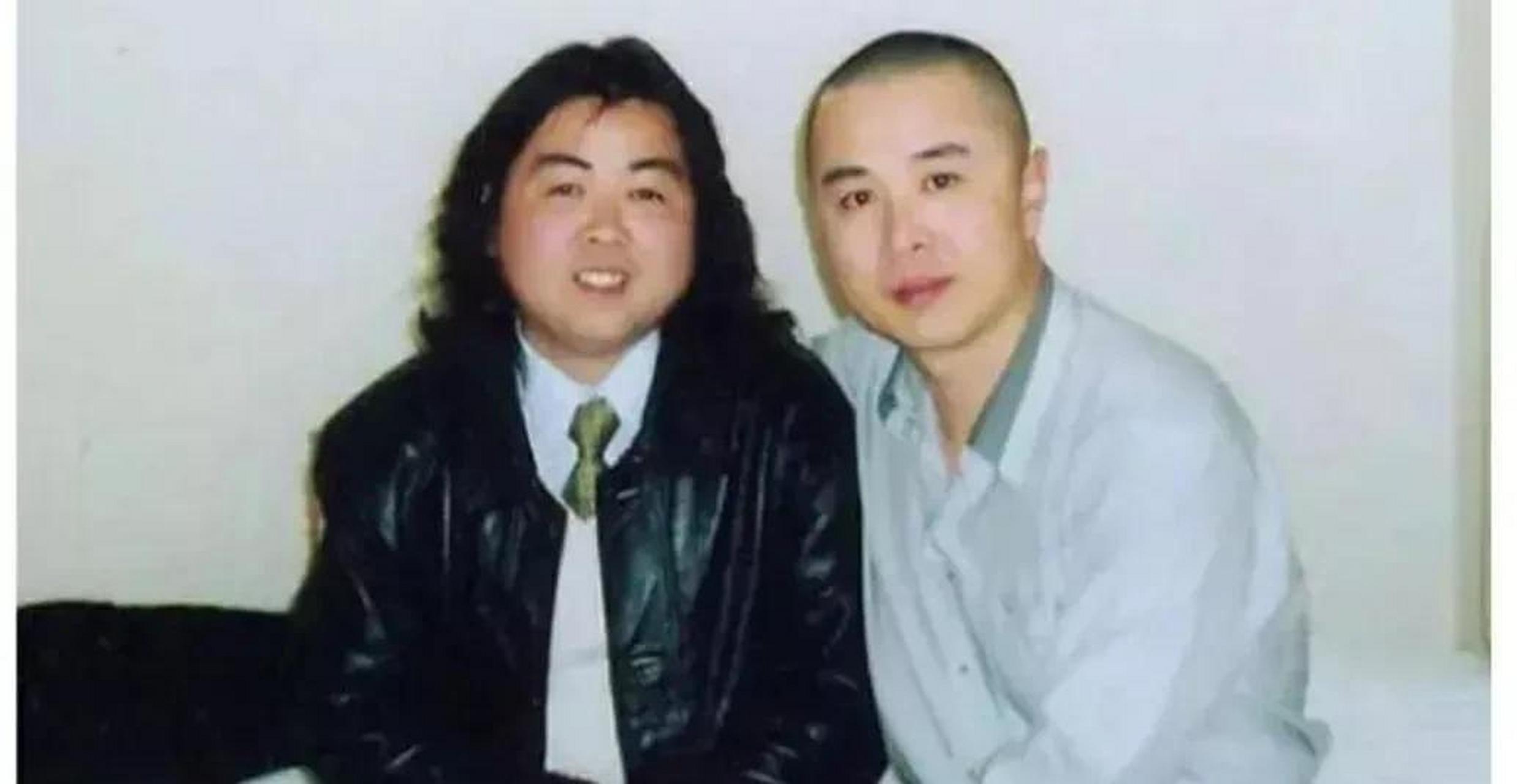 乍一看这张照片,他们夫妻的合照妻子杨琨长得比徐少华还要man!