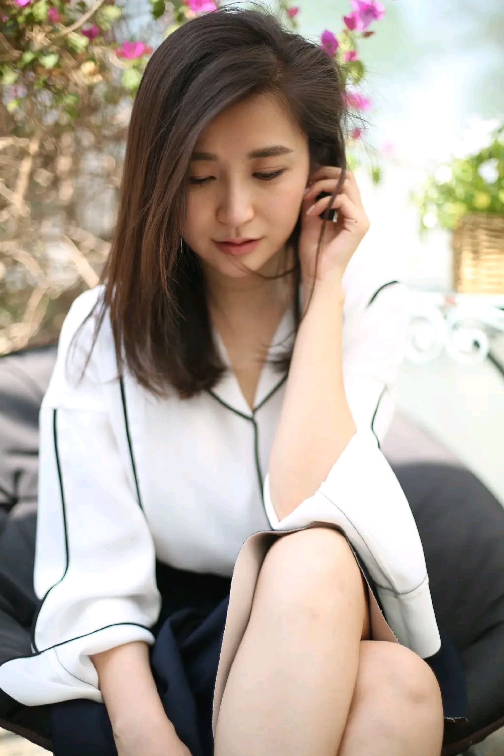 江聪穿衣黑白服饰搭配尽显妩媚动人