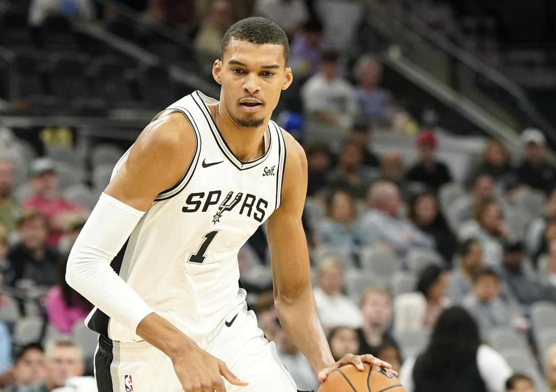 而且还拥有顶级的速度和弹跳能力,这种天赋让维金斯在攻防两端都占