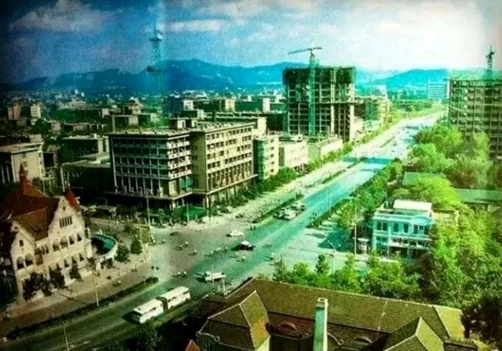 山东老照片:80年代济南历史状况!看下那时的街头景象,你认得不