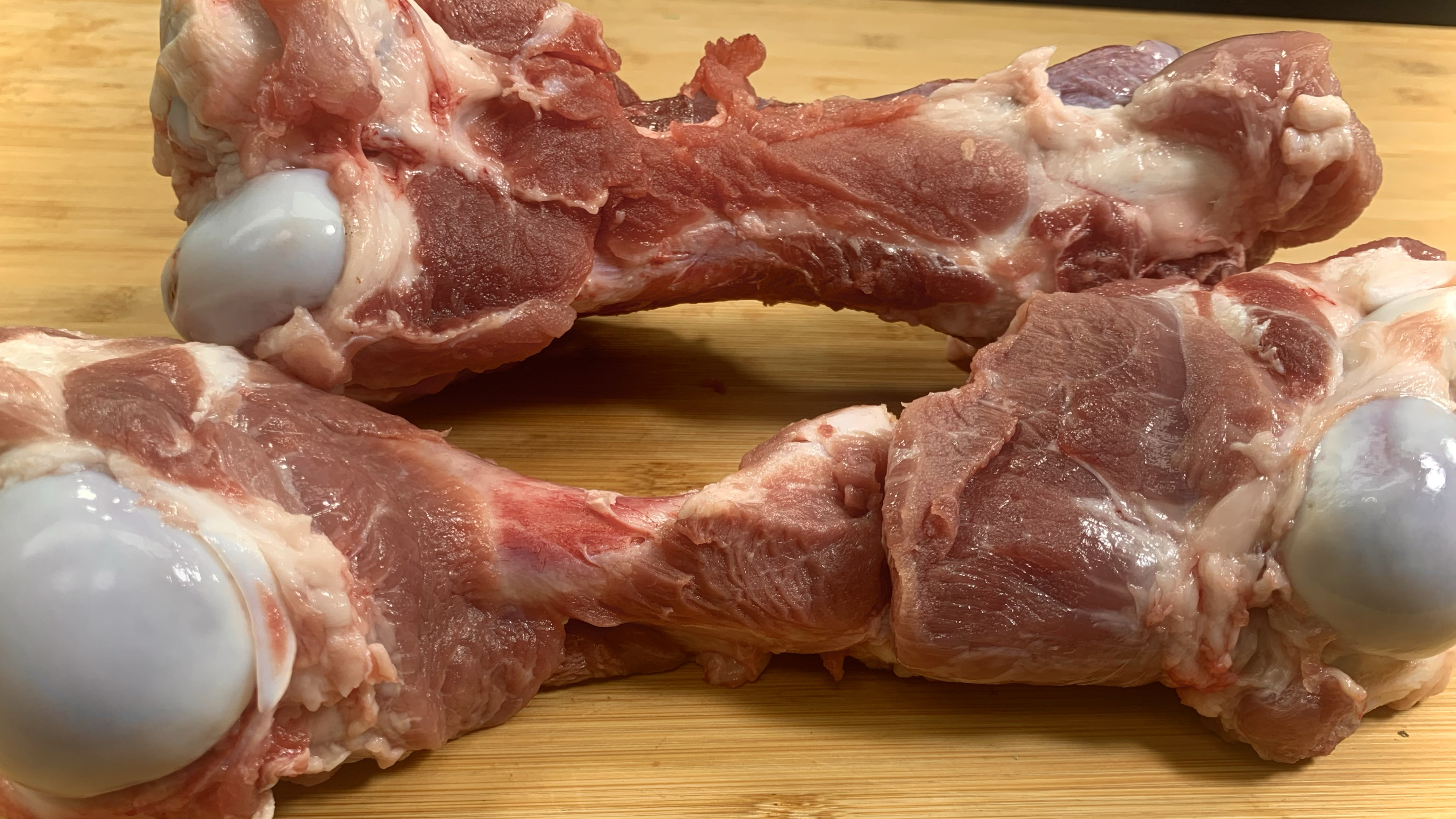 酒店大厨分享炖骨头汤做法,汤鲜味美,营养养全面保留