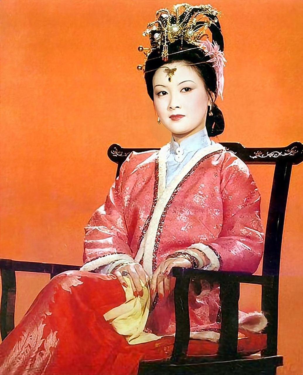 喜欢凤辣子,凤姐的眉毛好像一把镰刀  王熙凤管家办事能力强,贪财