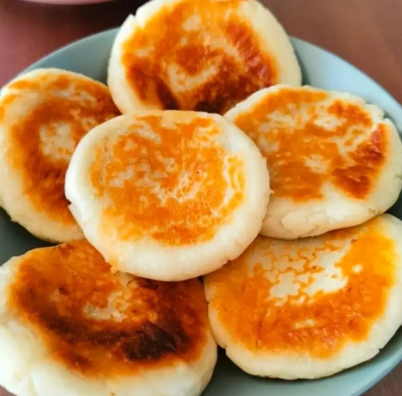 我的美食分享#  山药红糖糯米饼  食材:铁棍山药,糯米粉,热水  做法