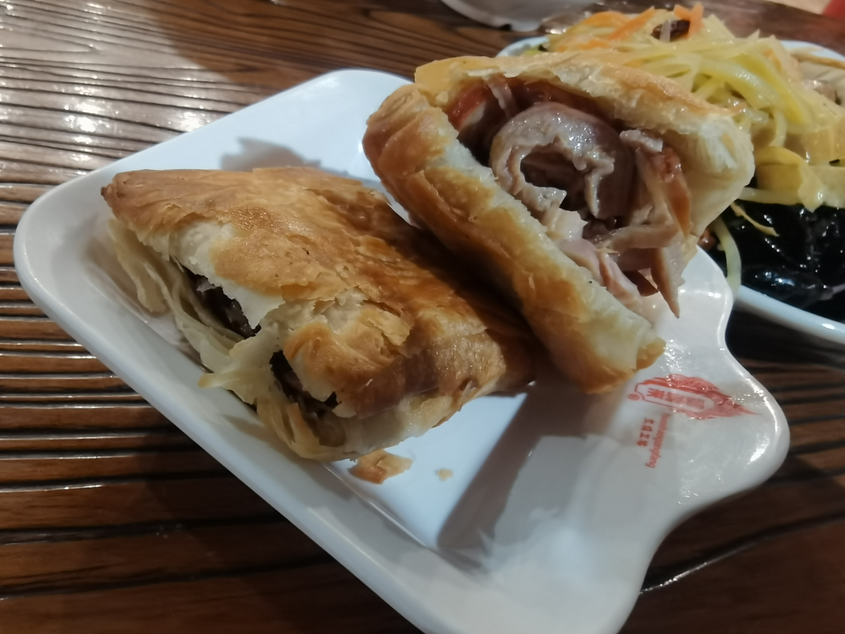 唐山滦州古城美食,郝家火烧就吃"蛤蟆吞蜜",知道"蛤蟆吞蜜"的想必都是