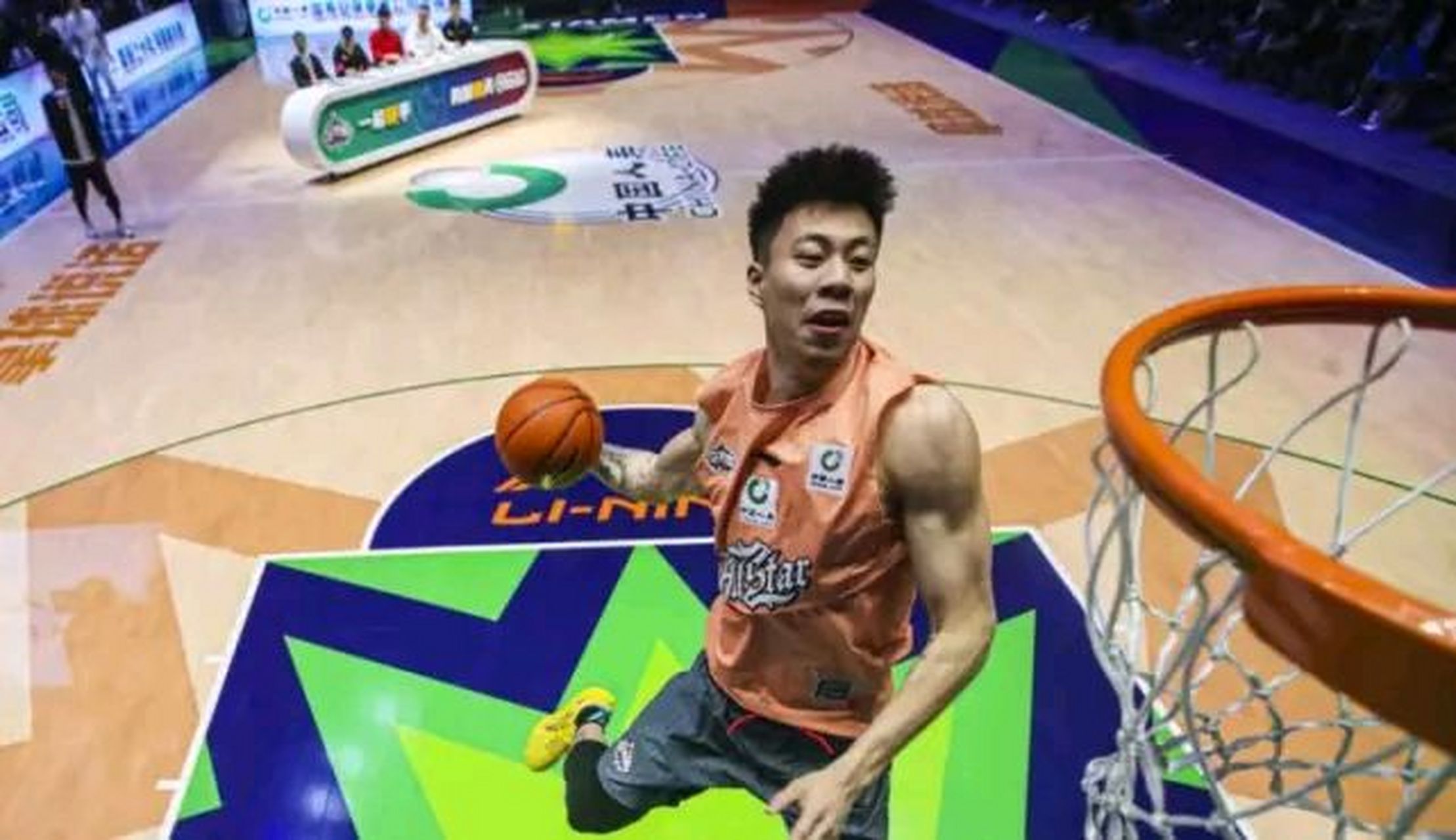 强烈建议张镇麟退出扣篮大赛决赛,真的不要比了,评委太懂事,终究会害