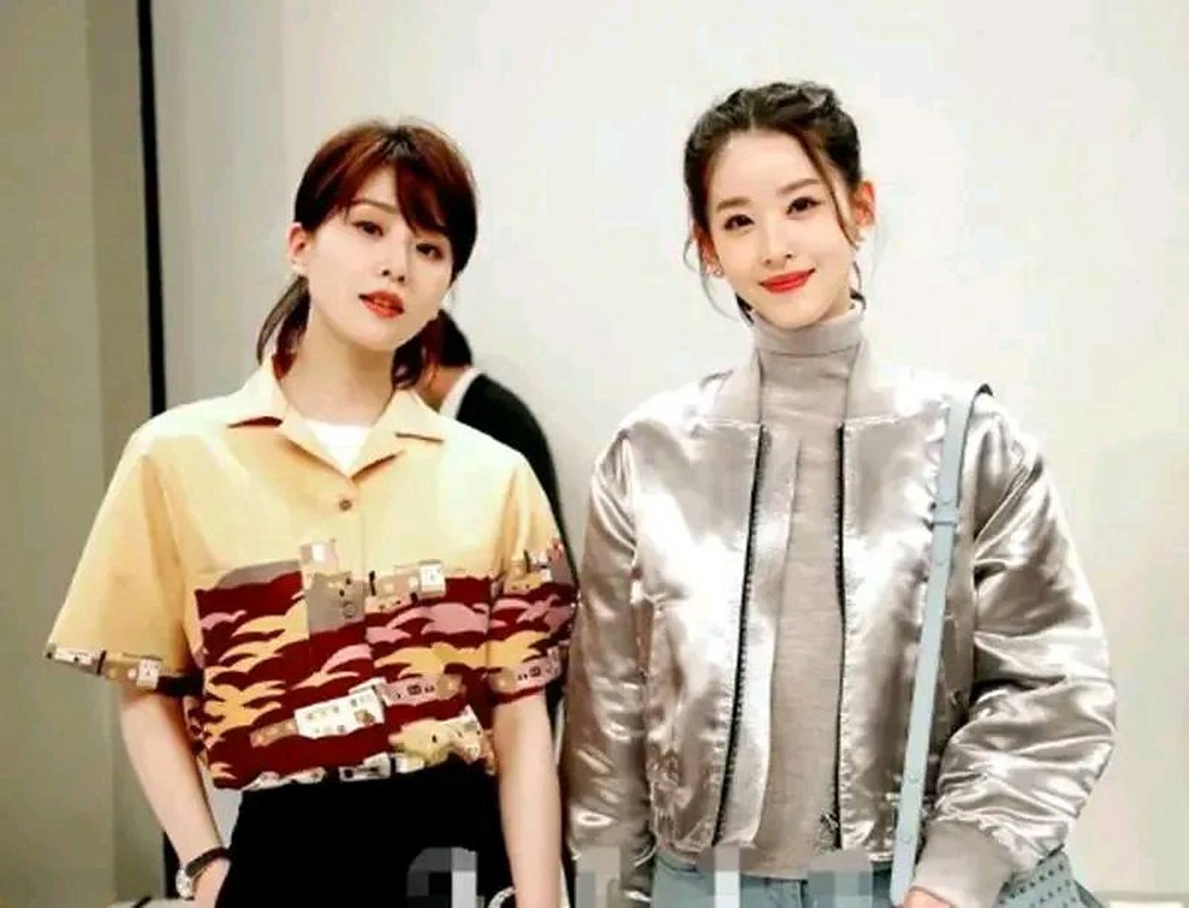 刘诗诗同框章泽天,不仅气场不够,就连身高都矮了一截,她真的有165吗?