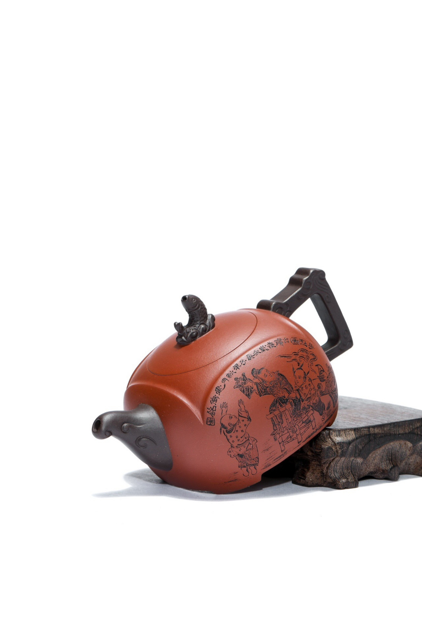 朱建伟·《鱼跃龙门》 家藏清水泥·300cc 作品的主要特点是紫砂壶上