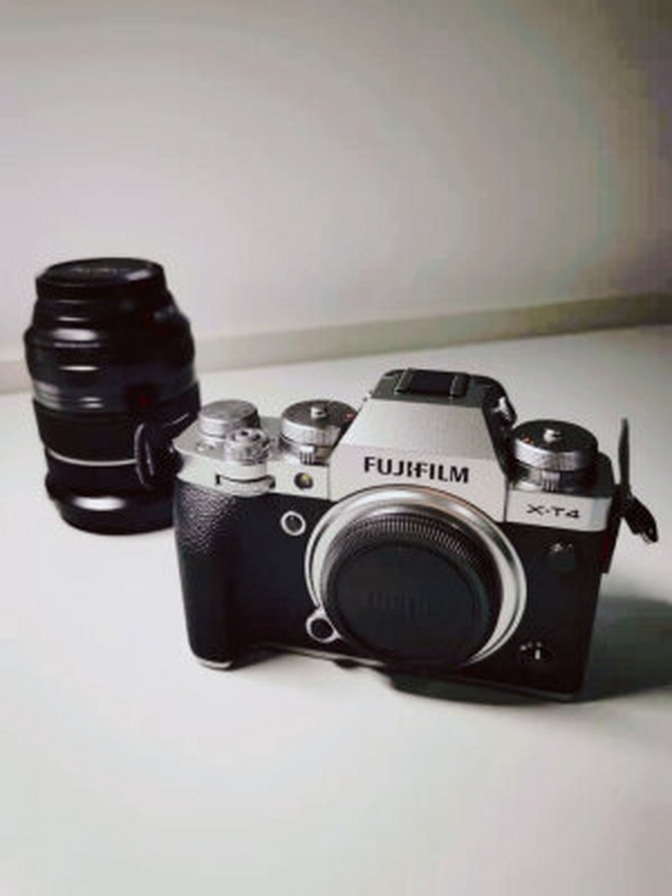 索尼黑卡7对比富士xt4,富士xt3和xt4对比表  富士xt4也还不错,自动