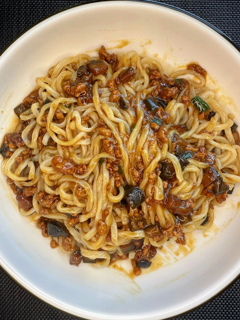 这道家常打卤面老妈经常做,从小吃到大感觉一辈子也吃不腻,茄子的鲜香