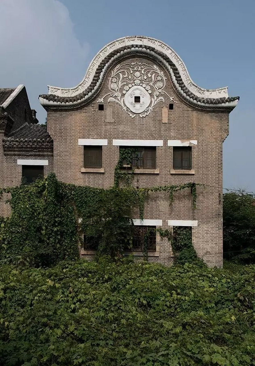 天主教河南总修院旧址位于河南省开封市东郊祥符区羊尾铺滨河东路