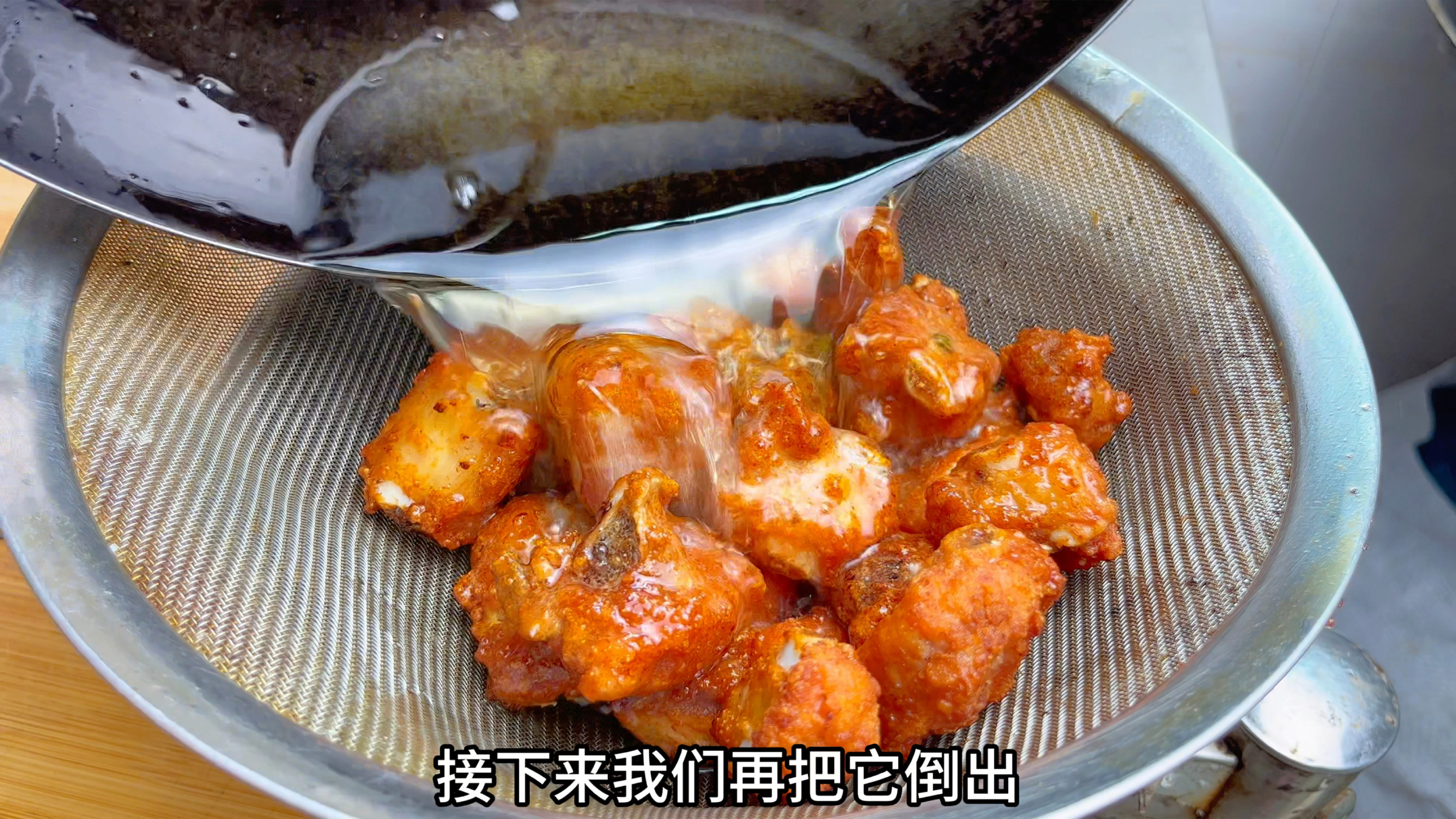 椒盐排骨在家老是做不好?大厨分享潮汕特色做法,外脆里嫩