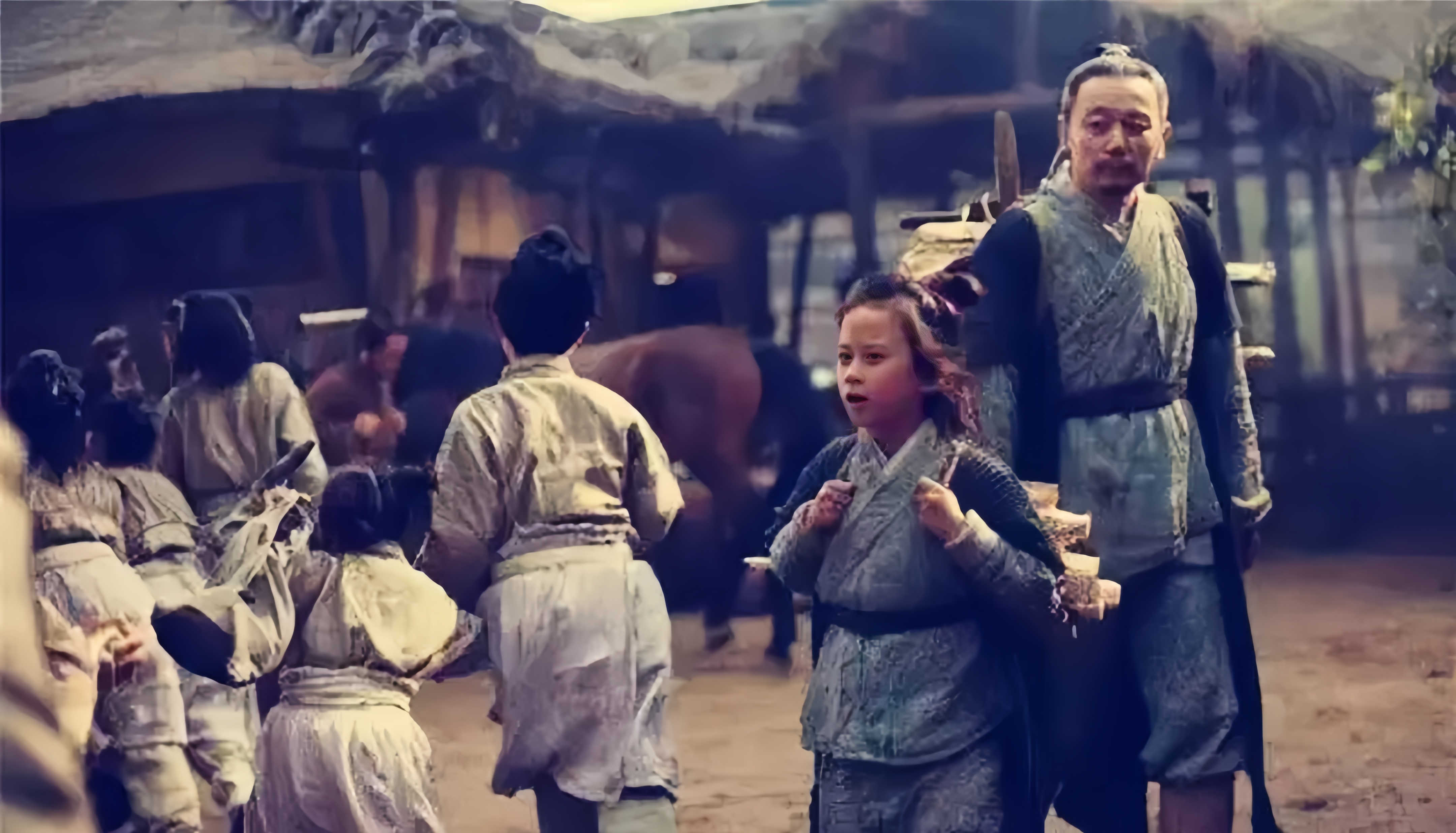 孔融触怒曹操,死前哀求保全子女,其儿子说了8个字,竟流传千古