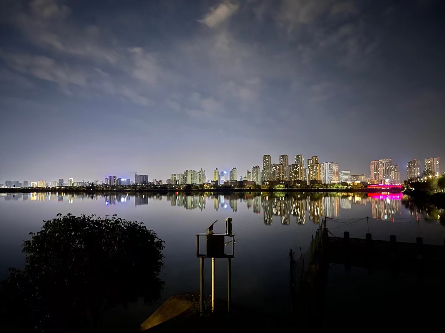 艾溪湖夜景图片