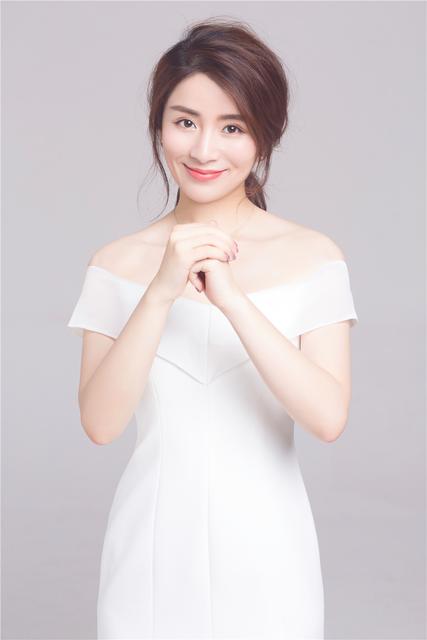 台湾女主播刘庭羽,美丽奢华有内涵,气质优雅知性女神