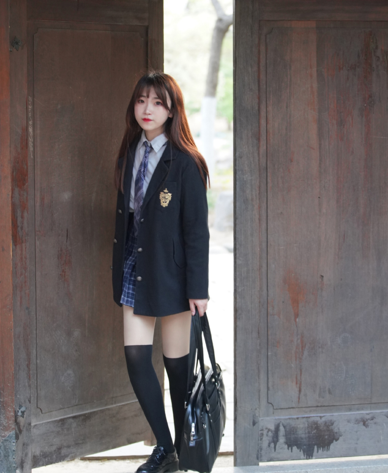 这位穿过膝黑丝的jk小姐姐,想找个放学后跟她一起到公园学习的人