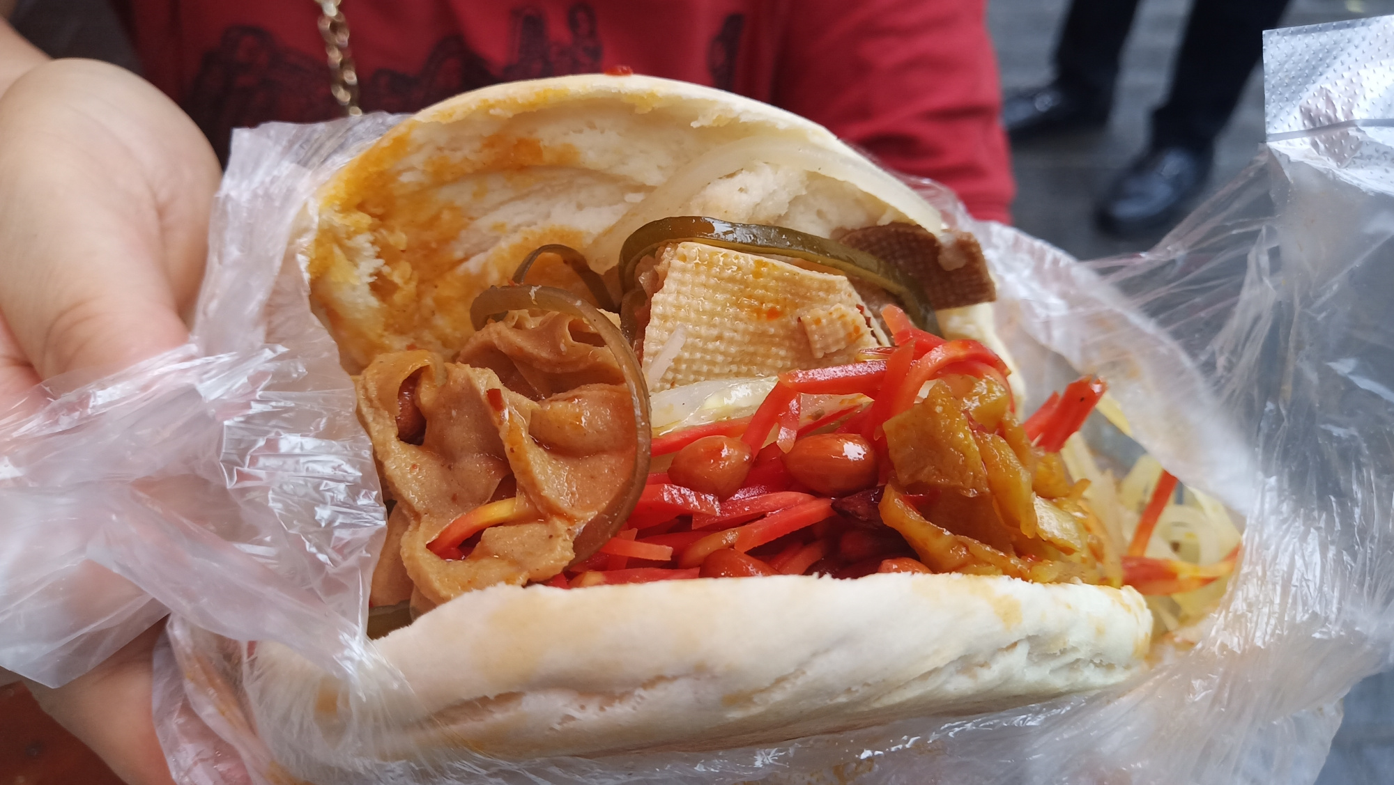 四块钱的一个菜夹馍,让南来北往的街坊邻居和路人吃得饱饱的