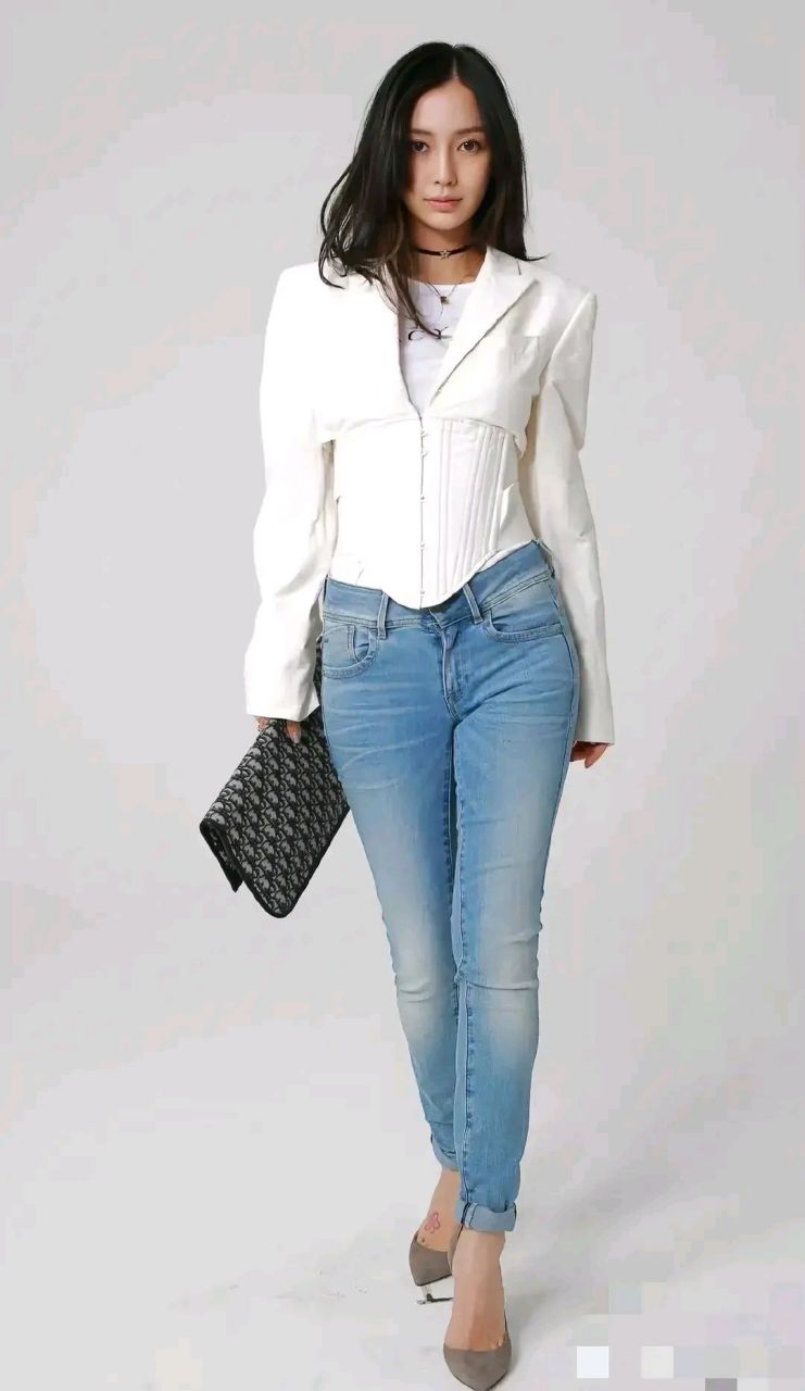 杨颖腿好长哦,sexy 67 好身材真应该秀出来,杨颖穿着"露背上衣"秀