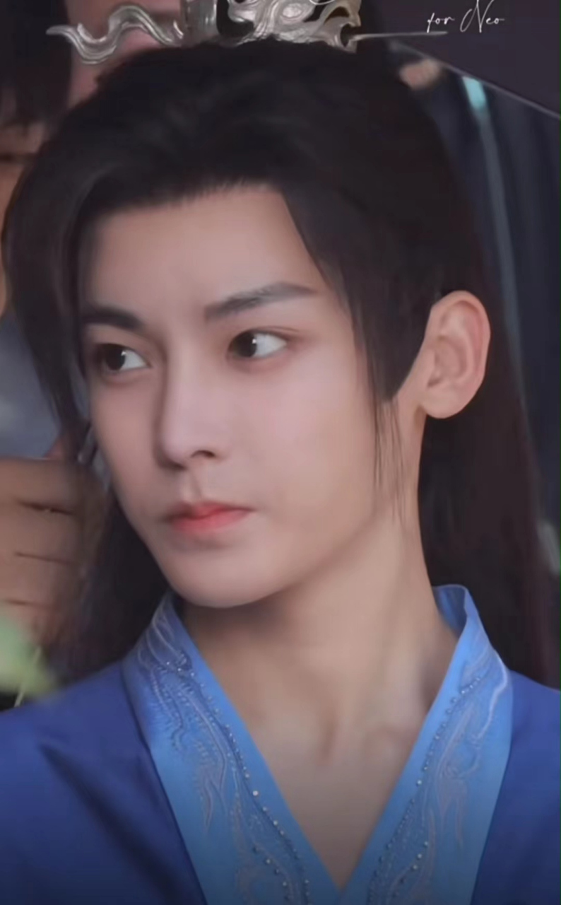 新鲜的小百里来了,侯明昊在《少年白马醉春风》里饰演百里东君,这个