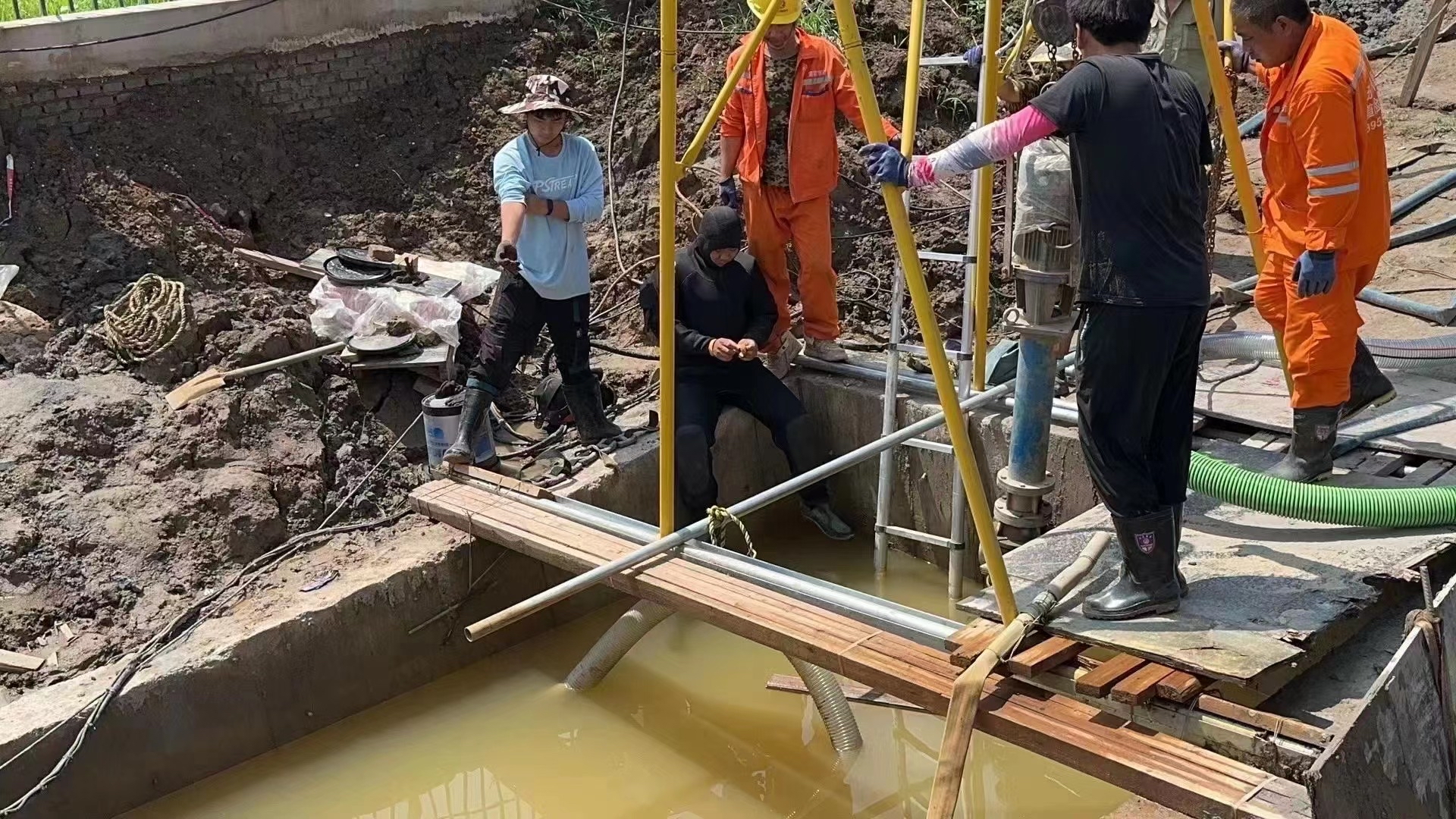 无锡市蓝天救援队——蛙人专业承接水下打捞救援方案