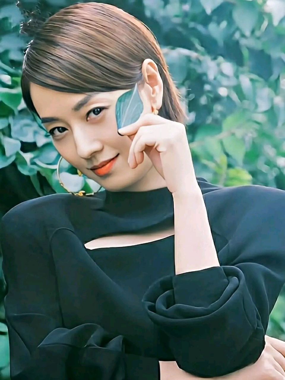 马伊琍,1976年6月29日出生于上海,中国大陆女演员  毕业于上海戏剧