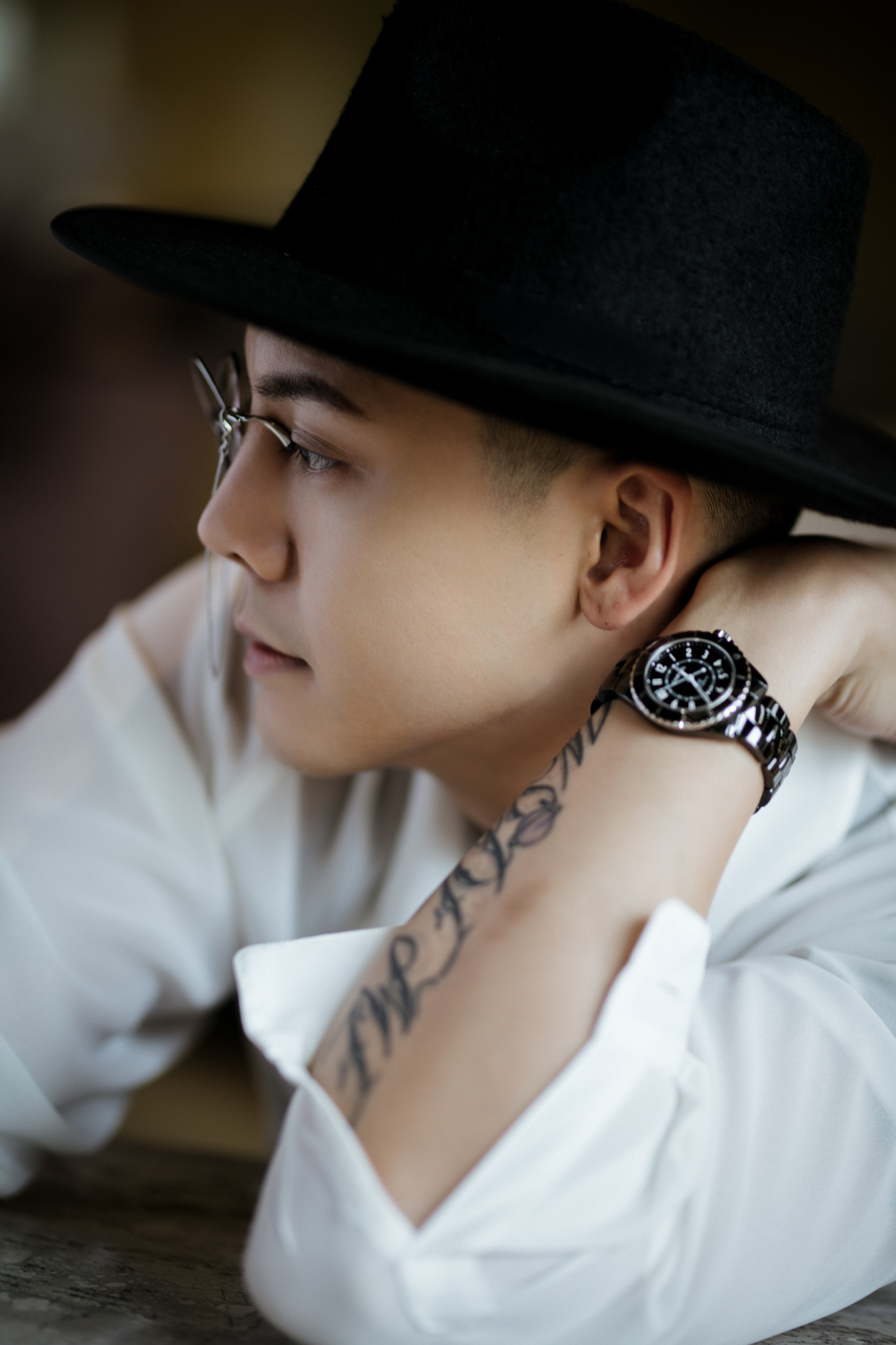 陈伟霆礼帽杀复古绅士感满满!整体感觉中带着一丝俏皮