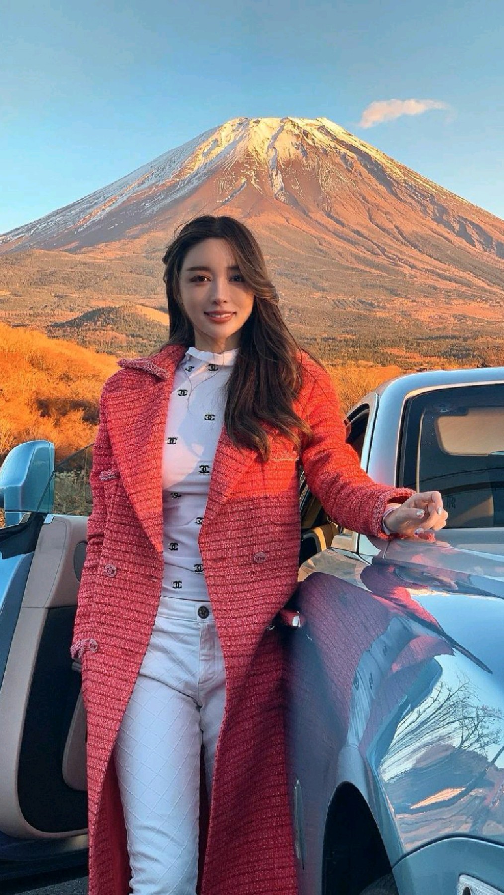 岛国美女博主riregram,富士山下露营中