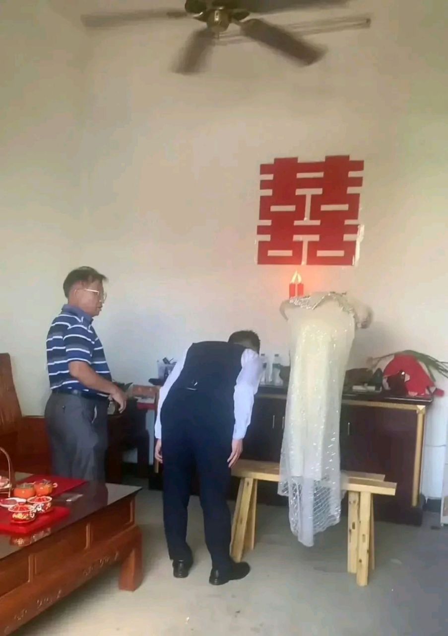 好家伙,这婚礼习俗是啥意思啊?咋一看还以为是上吊了!