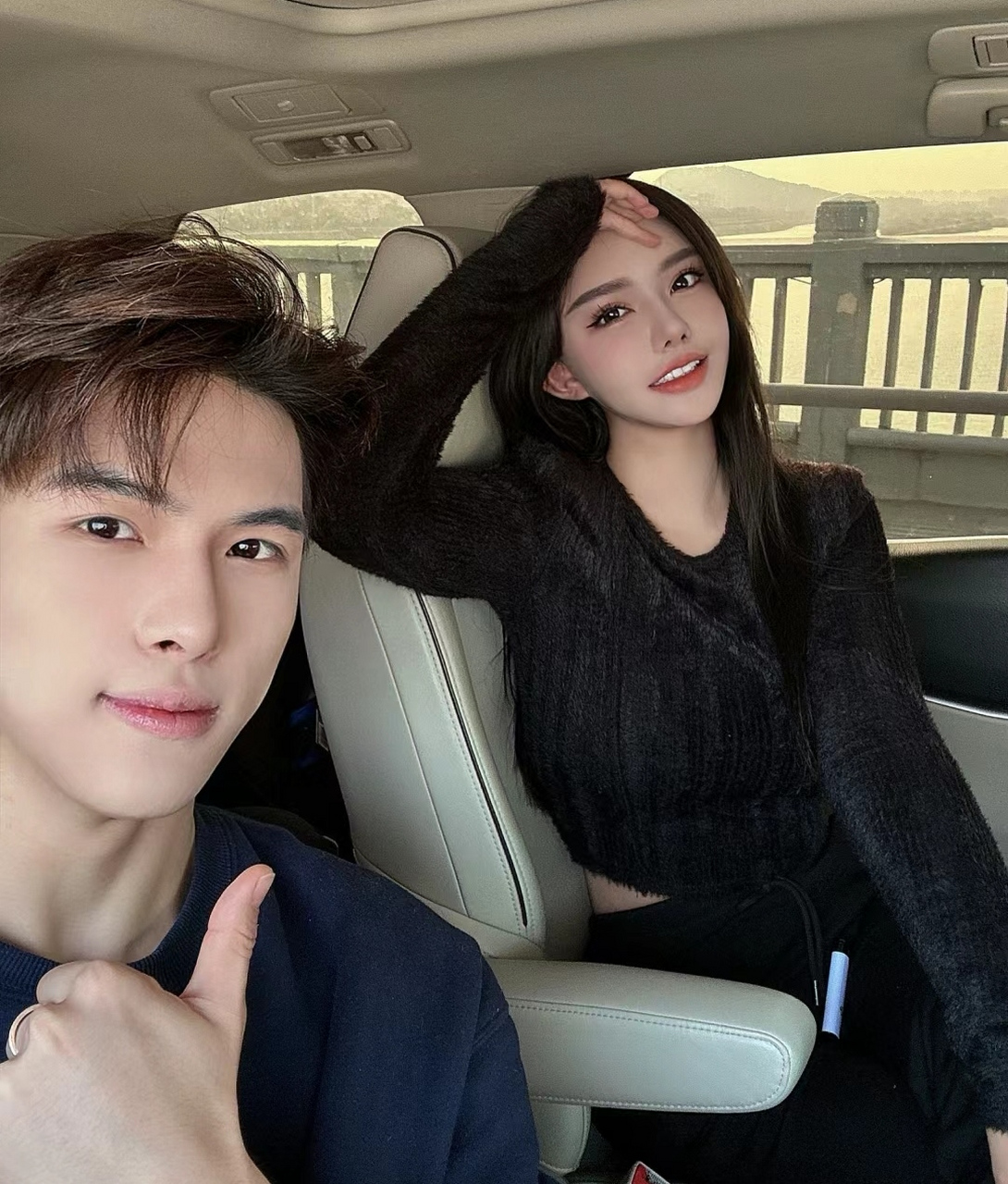 韩安冉刚和前夫撕完,又跟现任秀恩爱,宋浩然穿卫衣背着包出镜阳光十足