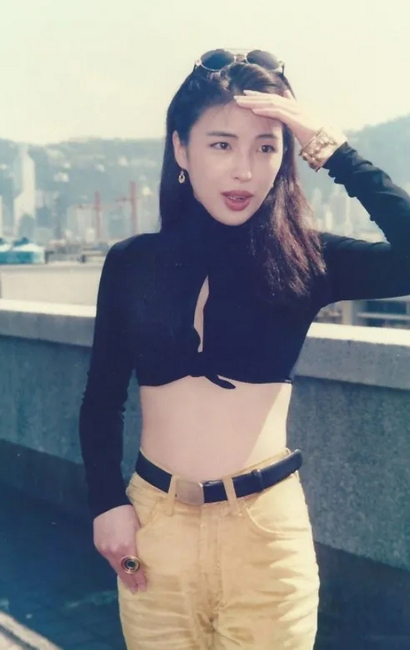 张学友与妻子罗美薇罕见同框,夫妻俩一身黑的造型低调难掩气场,57岁