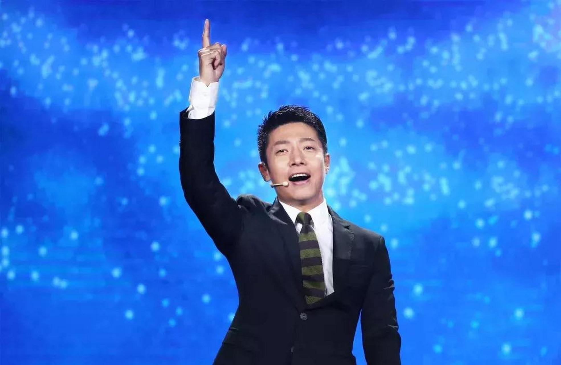 主持人大赛99年美女拿第一,引争议!