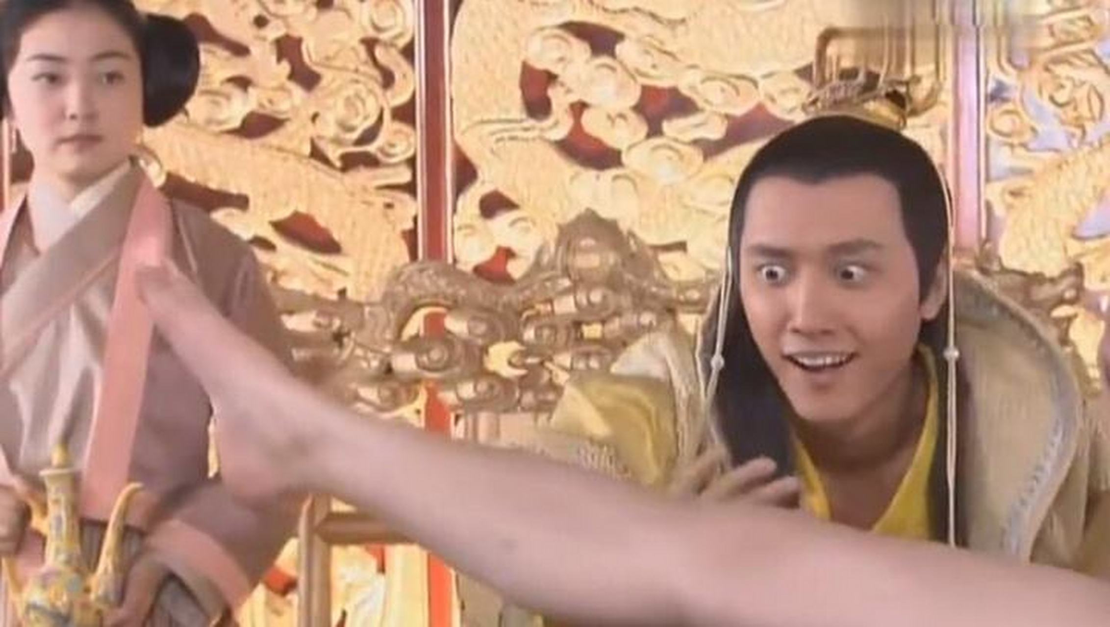 499年,南齐皇帝萧宝卷到大司马王敬则家中做客,发现乐伎潘玉儿姿色