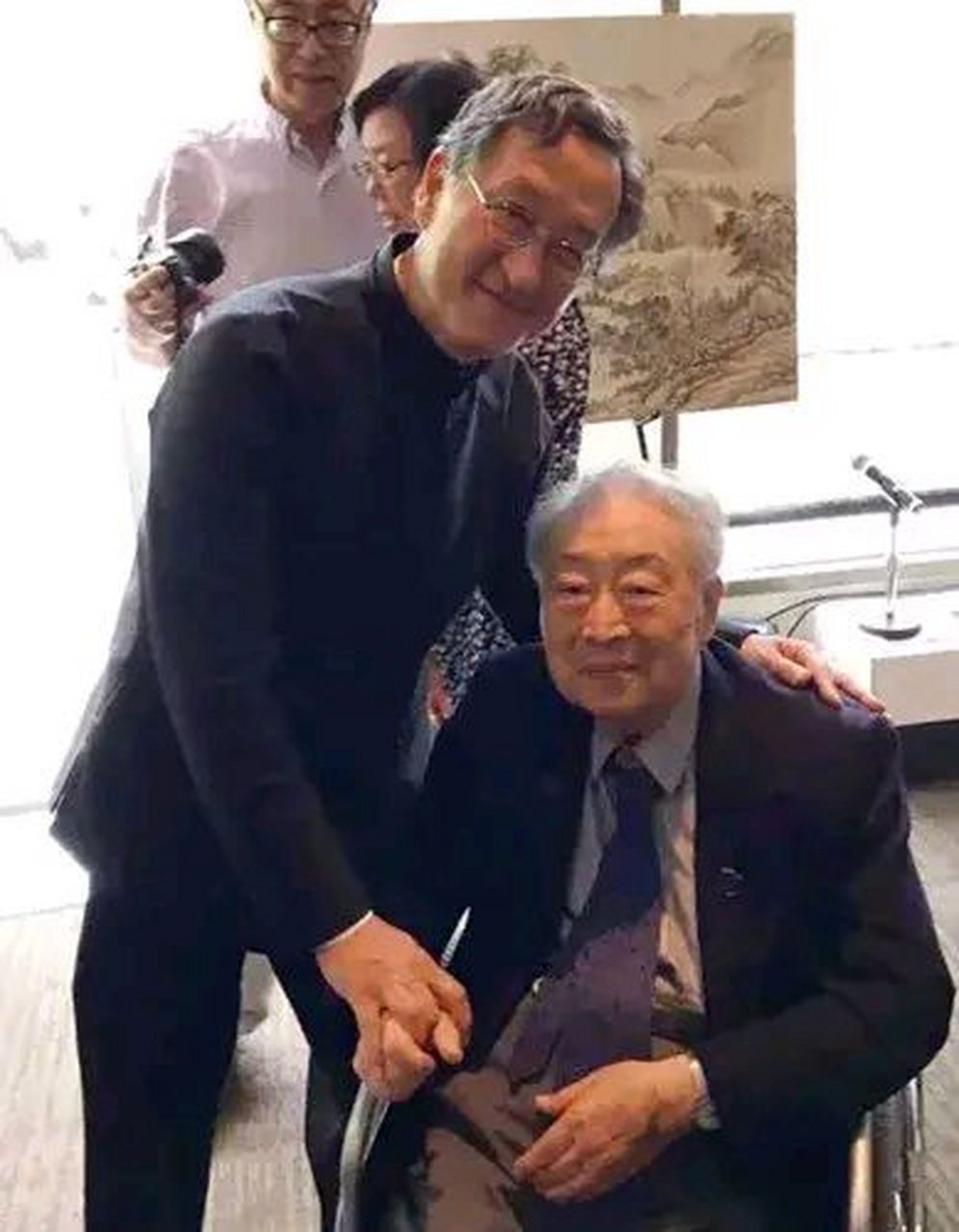 令人遗憾的是,在多年前,同样是这个姓翁的富人,却以3600万的高价,将